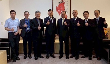 黃校長與演講人林傑主任會晤合影