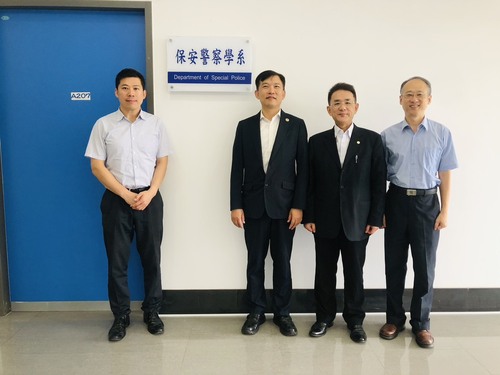 兩系師長與林主任合影